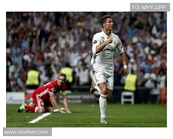 1213赛季皇马对阵曼联的经典对决回顾与精彩瞬间分析